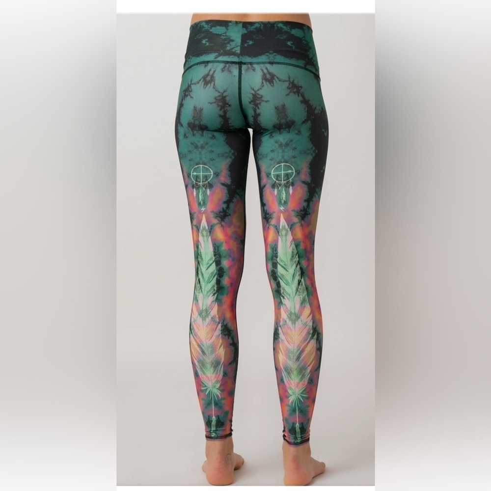 TEEKI Feather Dreamcatcher High Rise Hot Pant Leggings in Green